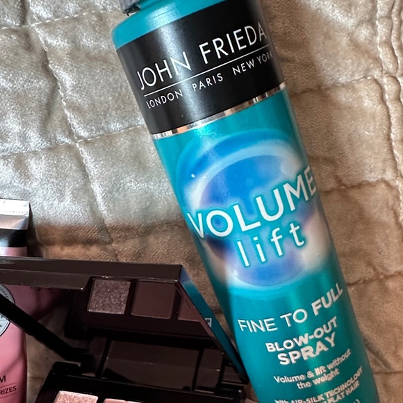 Large Box of Assorted Beauty and Skincare Collections - Picture 10 of 15